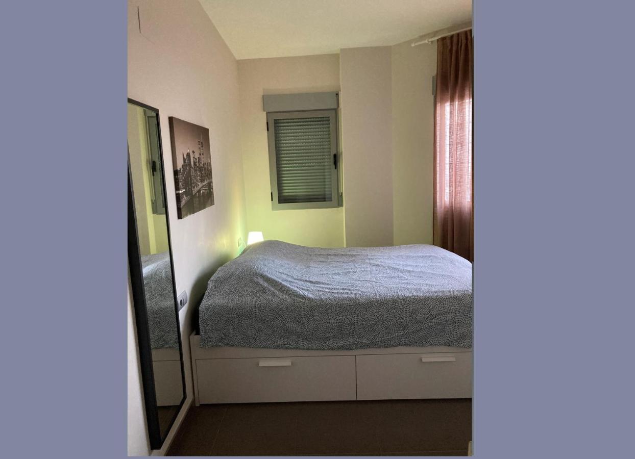 Stunning 2-Bed Apartment In Пего Екстериор снимка