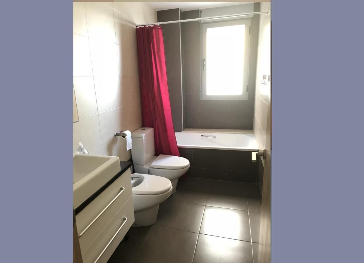 Stunning 2-Bed Apartment In Пего Екстериор снимка